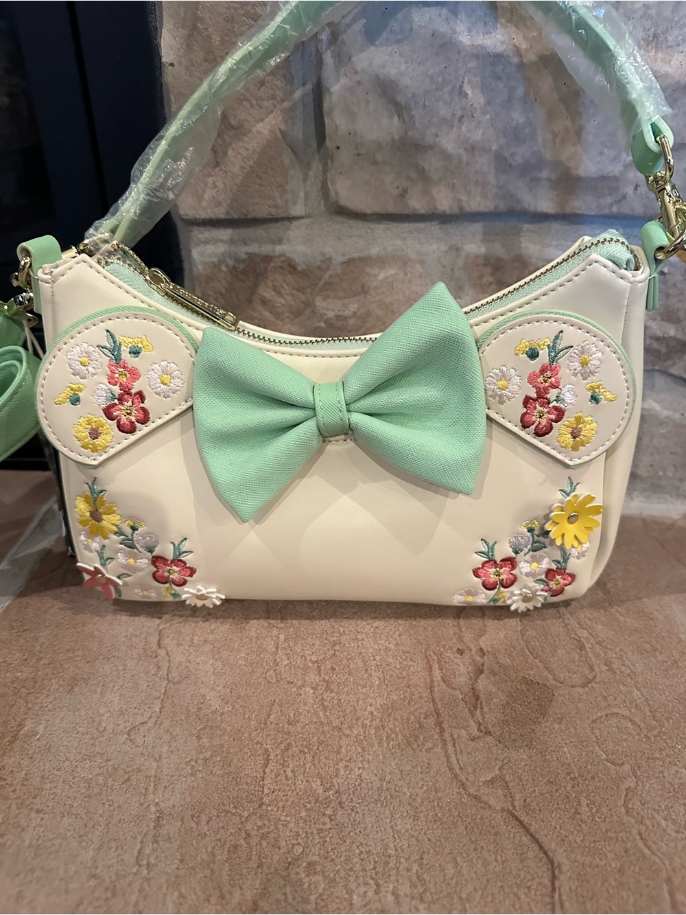 Beautiful Minnie Crossbody Bag! - Picture 2 of 7